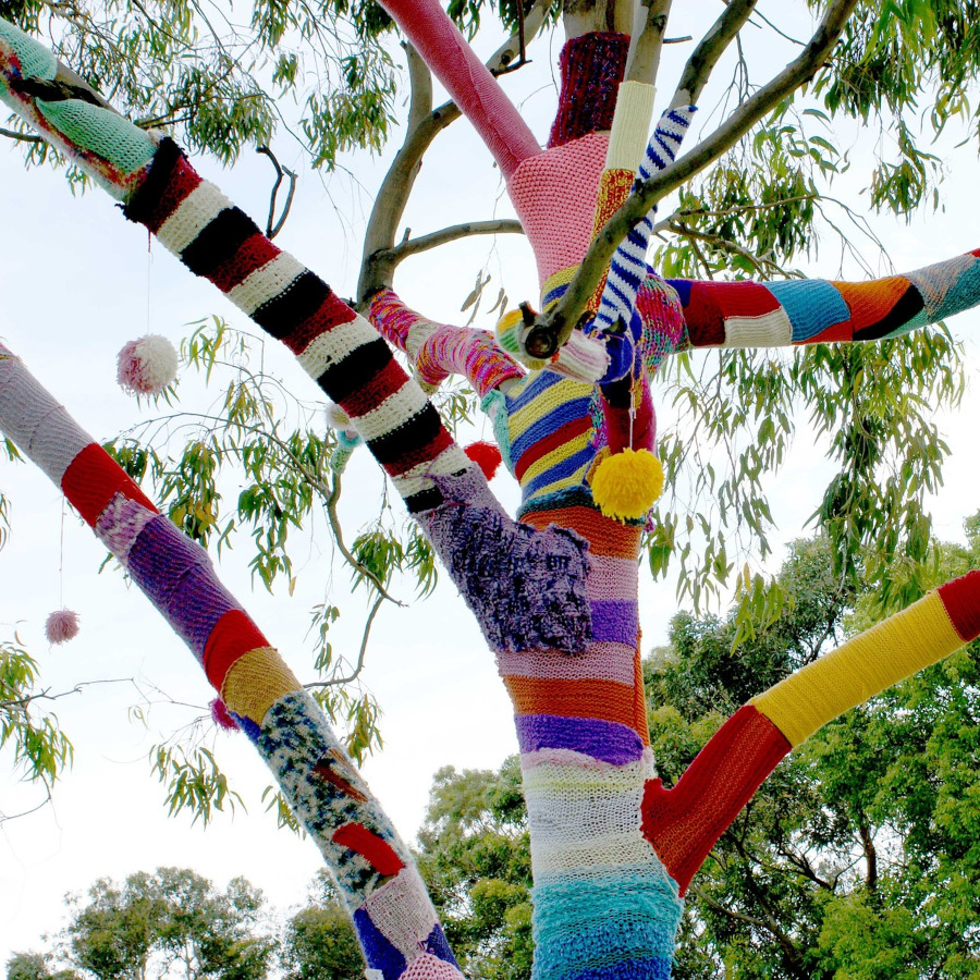 arbre-yarn-bombing